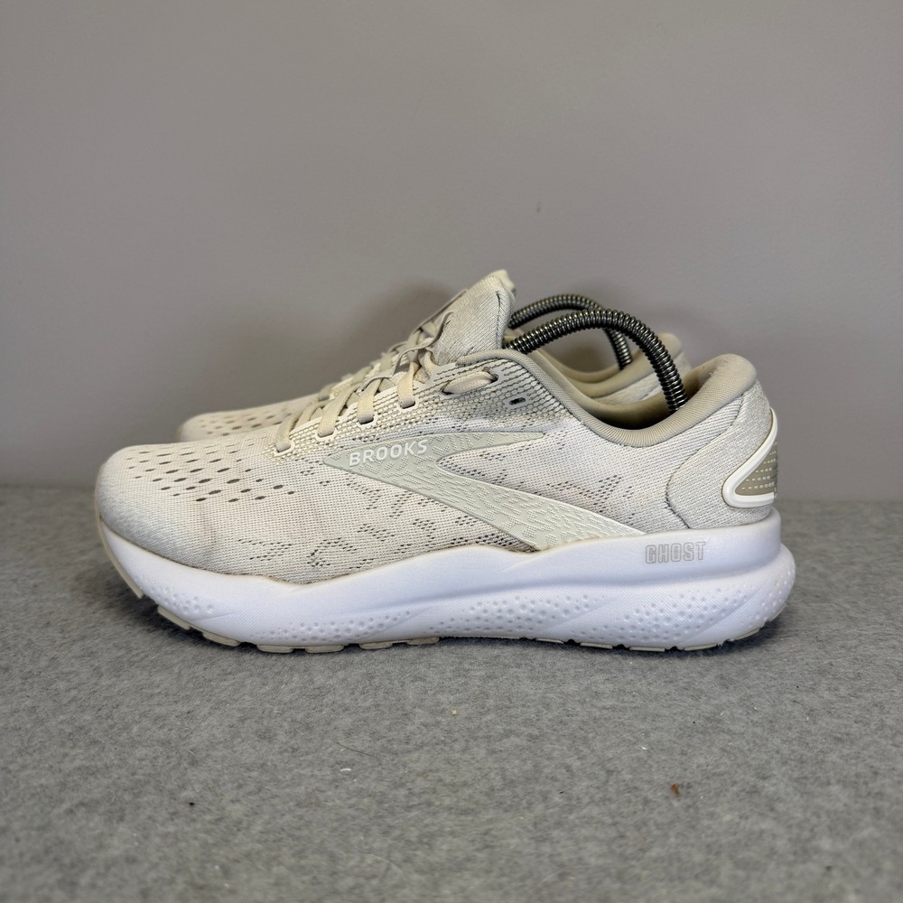 Brooks Ghost 16 Womens Shoes Size 8 White Cream Running Sneakers 1204071B151